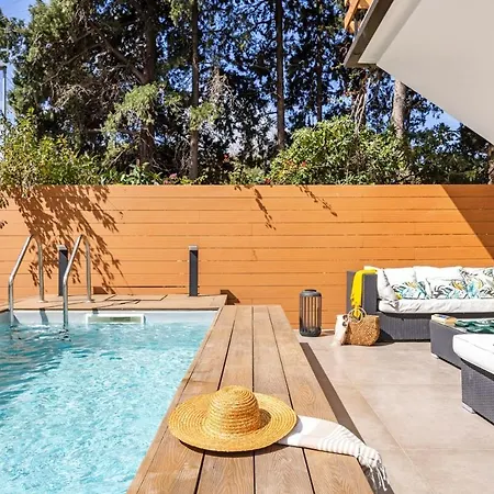 In A With A Private Pool Apartman