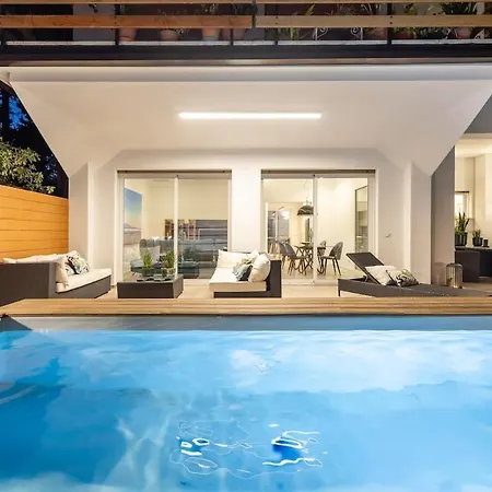 In A With A Private Pool *