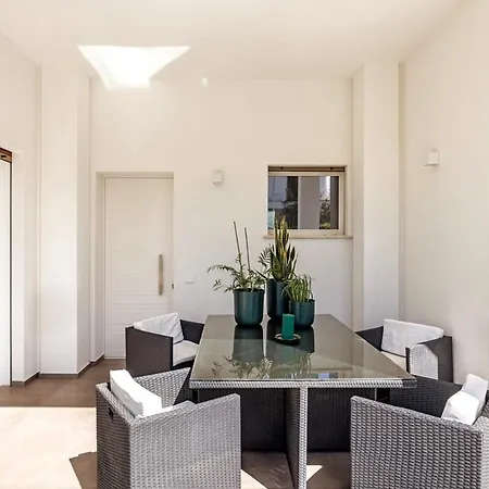In A With A Private Pool Apartman